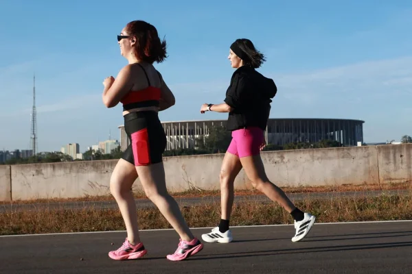 Coceira após a corrida: médico revela o que causa e quando buscar ajuda