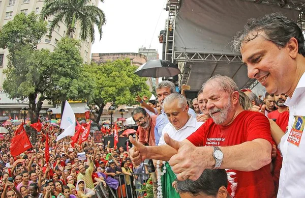 PT comemora liderança de Lula em pesquisas e sugere eleição antecipada