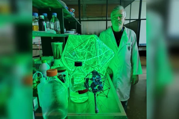 Durante o projeto, Franco também explorou o lado artístico de sua pesquisa, criando modelos físicos de bacteriófagos. Metrópoles
