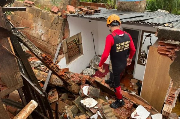 bombeiros resgatam corpo escombros chuva governador valadares minas gerais - Metrópoles