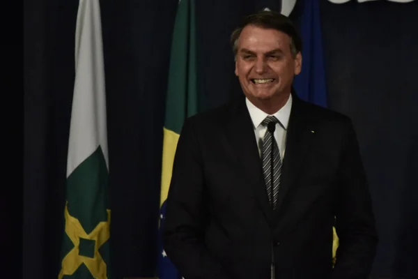 Alcolumbre não se compromete com prazo para pacto federativo