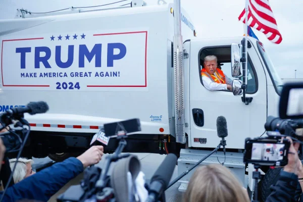 Imagem colorida de Trump vestido de gari - Metrópoles