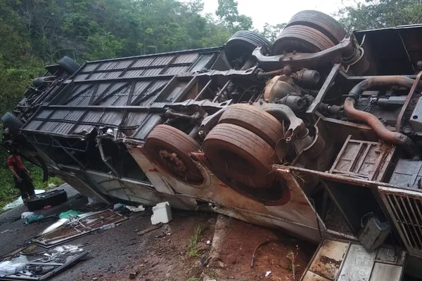 Morre passageiro de ônibus que tombou na BR-259, em MG