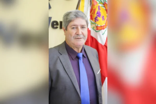 Imagem colorida mostra ex-vereador Marcos Semann, condenado por comentário racista. Metrópoles