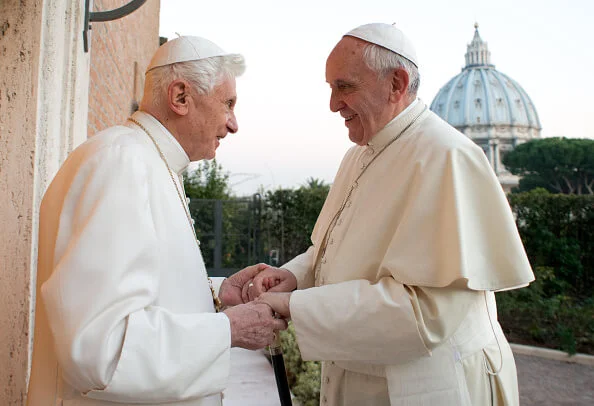O papa emérito, de 94 anos, abandonou o cargo em 2013 e foi substituído pelo papa Francisco - metrópoles
