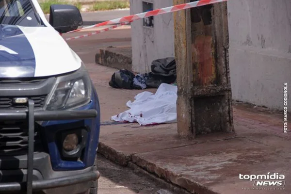Imagem mostra homem que morreu eletrocutado enquanto roubava fios de alta tensão em Campo Grande - Metrópoles