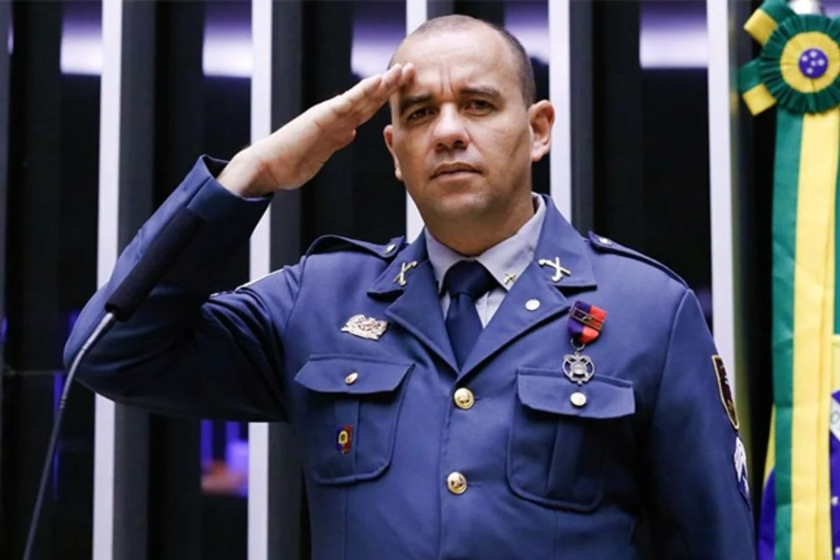 O autor, deputado federal Sargento Gonçalves (PL-RN), iniciou a colheita de assinaturas nesta terça-feira (18/3) O autor, deputado federal Sargento Gonçalves (PL-RN), iniciou a colheita de assinaturas nesta terça-feira (18/3)