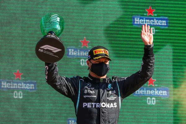 Bottas se despede da Mercedes e é anunciado pela Alfa Romeo