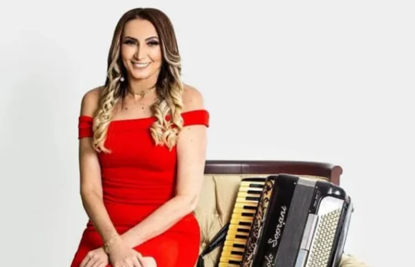 Artistas homenageiam Rita de Cássia, cantora que morreu no Ceará