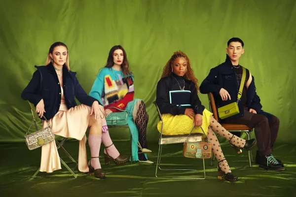 Na imagem com cor, os 4 vencedores do prêmio Fendi Vanguard Awards 2022 Juilliard School - Metrópoles