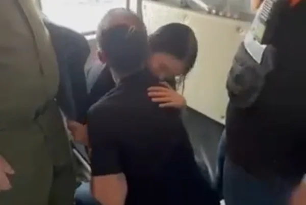 Refém do Hamas é libertada e encontra o pai em Israel