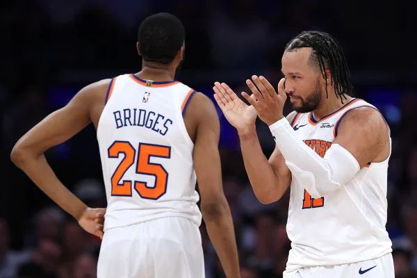 NBA: Knicks revertem desvantagem de 22, batem Cavs e abrem 1 x 0