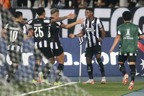 Elenco do Botafogo comemora gol - Metrópoles