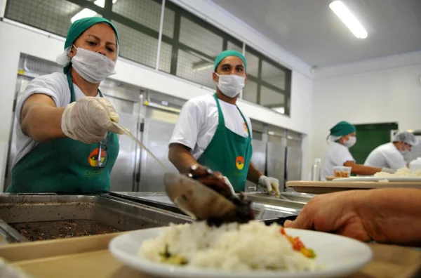 DF: três empresas querem gerir restaurantes comunitários