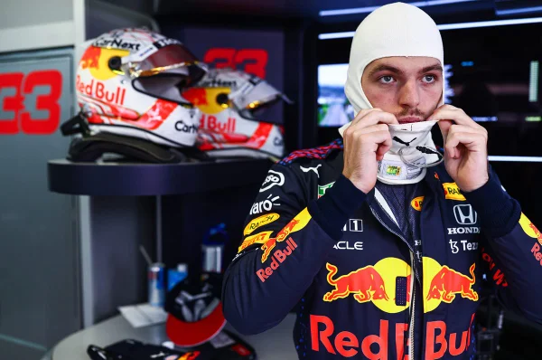 Com Verstappen no fundo do grid, Hamilton tem chance de reassumir liderança na Rússia