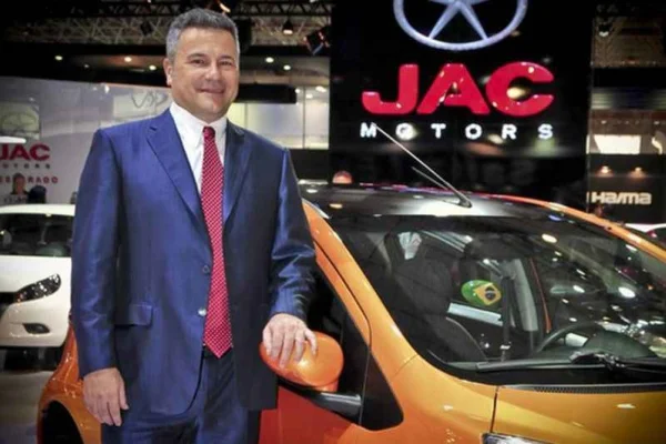 Presidente da JAC Motors deu calote em corretor que vendeu mansão a Vorcaro