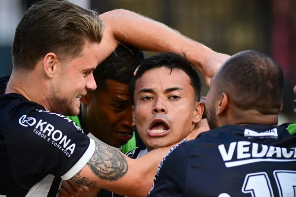 Comemoração com Kaio Cristian, autor do gol da Inter de Limeira contra o Goiatuba na Série D