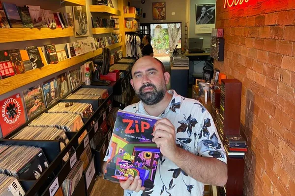 Ciro Inácio Marcondes lança o livro Zip — Quadrinhos & Cultura Pop