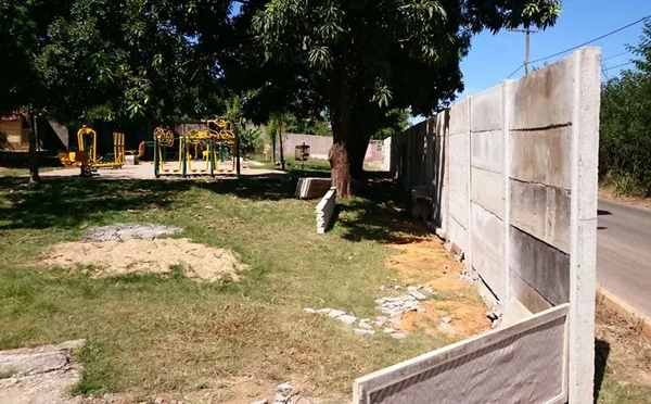 Academia comunitária é cercada por muro no Jardim Botânico