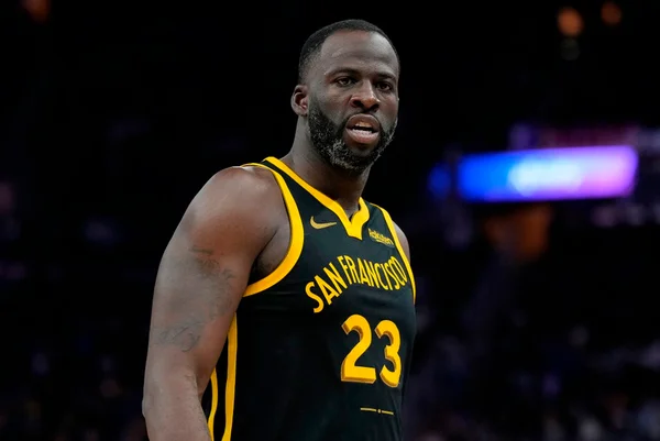 Draymond Green é suspenso após dar “gravata” em rival durante briga