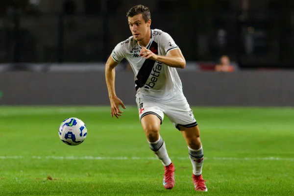 Vasco confirma lesão de Lucas Piton após derrota contra o Mirassol
