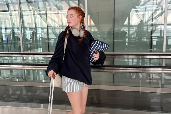 pijamas no aeroporto avião - metrópoles