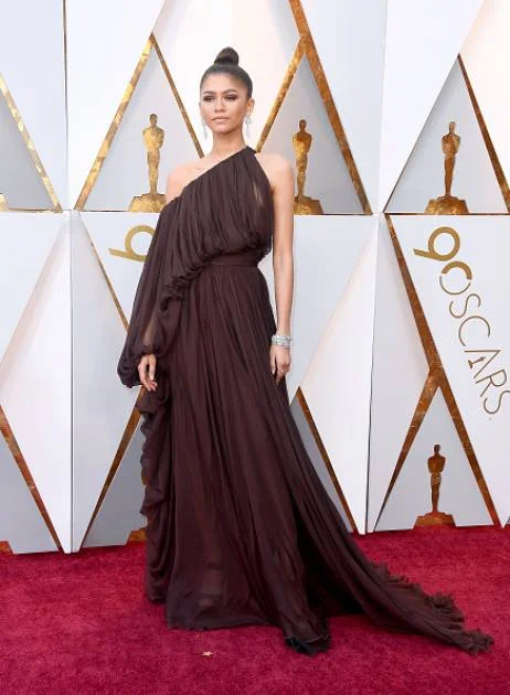 Zendaya, de Giambattista Valli Zendaya, de Giambattista Valli