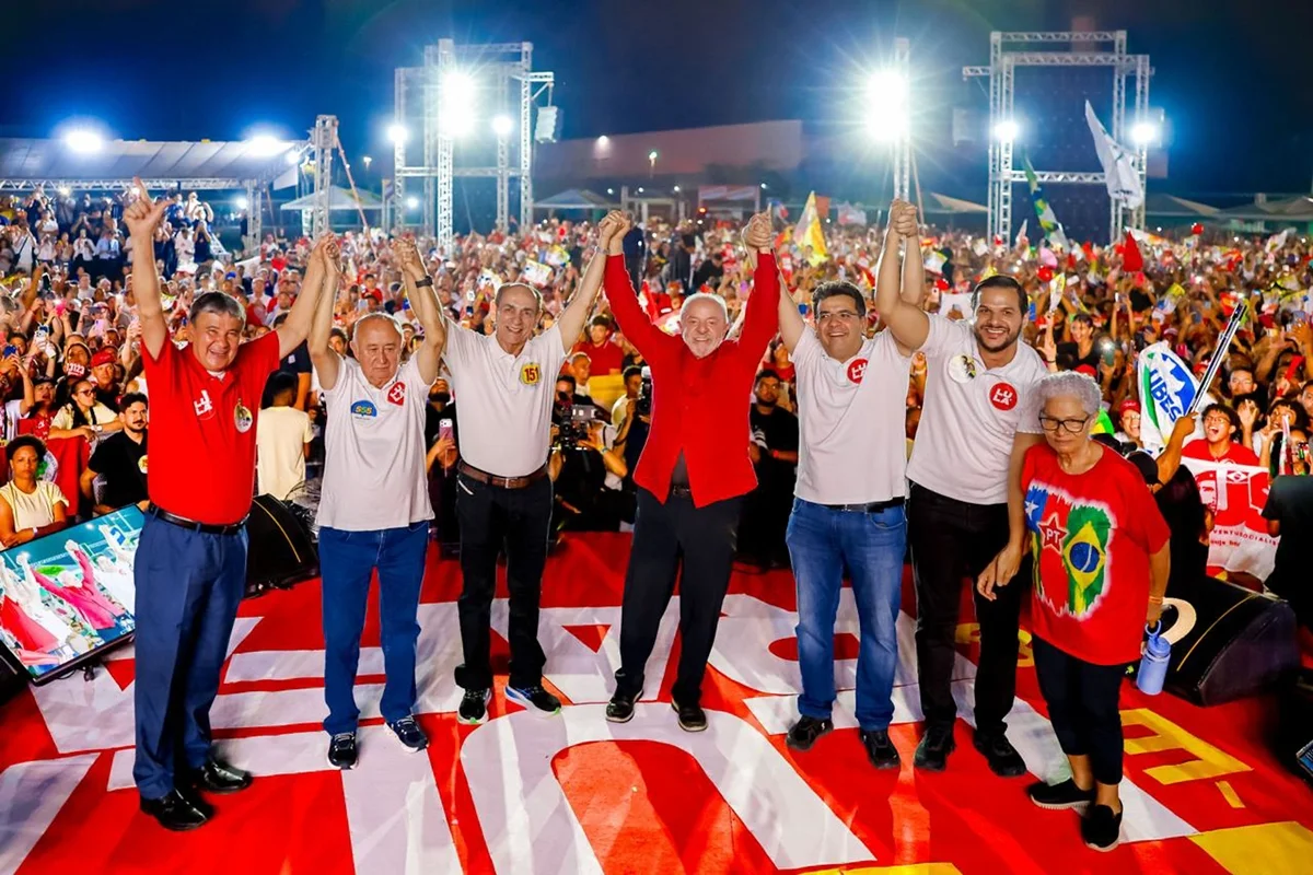 O presidente da República, Luiz Inácio Lula da Silva, durante Ato político O Brasil pronto pra mais, em Teresina - PI. O presidente da República, Luiz Inácio Lula da Silva, durante Ato político O Brasil pronto pra mais, em Teresina - PI.