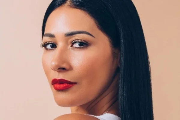 SIMARIA CANTORA APARTAMENTO NA ESPANHA