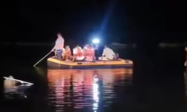 Acidente em lago na índia