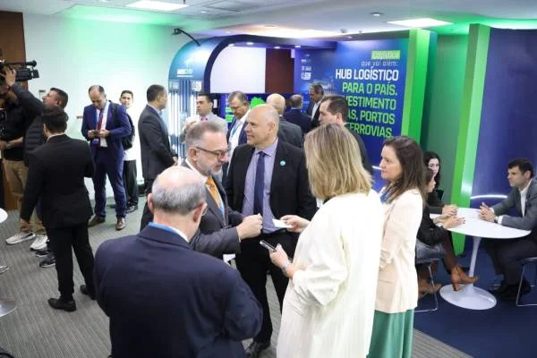 Aproximadamente 400 empresários de vários setores conheceram as oportunidades existentes no estado Aproximadamente 400 empresários de vários setores conheceram as oportunidades existentes no estado