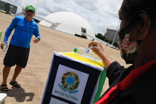 Protesto movimento família patriota a favor do voto impresso brasilia