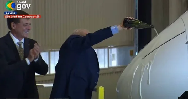 Lula em cerimônia de batizado de aeronave - Metrópoles