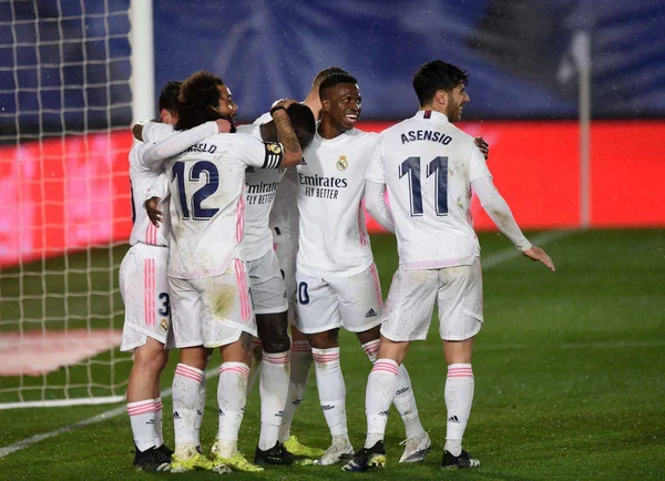 Brasileiros brilham, Real Madrid bate o Getafe e fica mais perto do líder Atlético