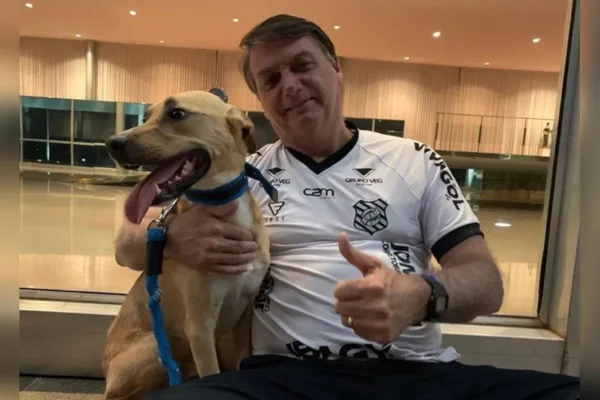 bolsonaro com cachorro