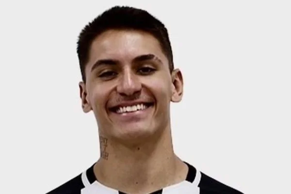 Ex-jogador do Botafogo atropela 4, tenta tirar arma de PM e é preso - Metrópoles