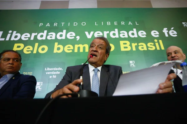 Ala bolsonarista do PL decide fazer “marcação cerrada” em Valdemar