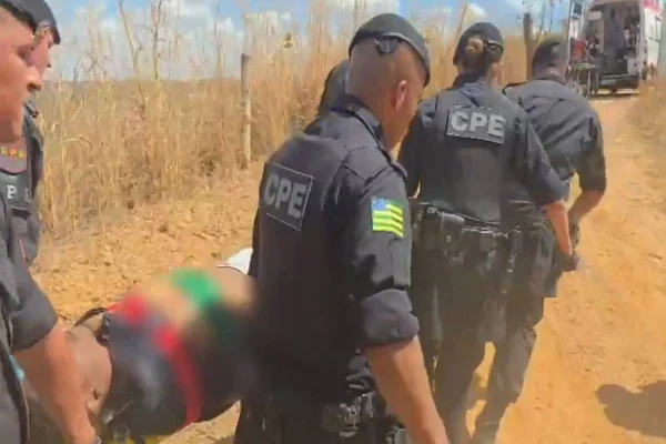 Tiroteio: ladrão morre após roubar carro com mulher e criança autista