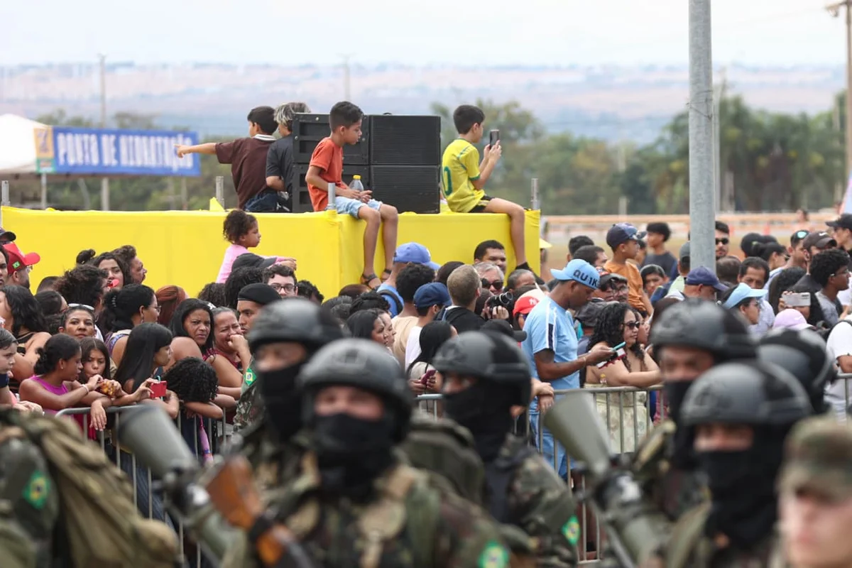 Público para o tradicional desfile de 7 de setembro Público para o tradicional desfile de 7 de setembro