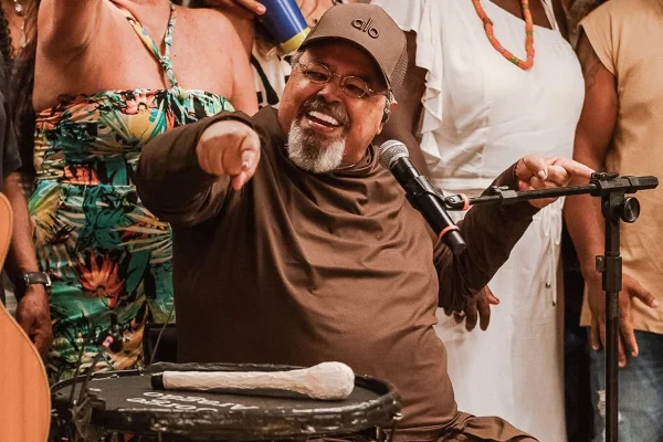 Jorge Aragão fala da emoção do primeiro show após cirurgia - Metrópoles