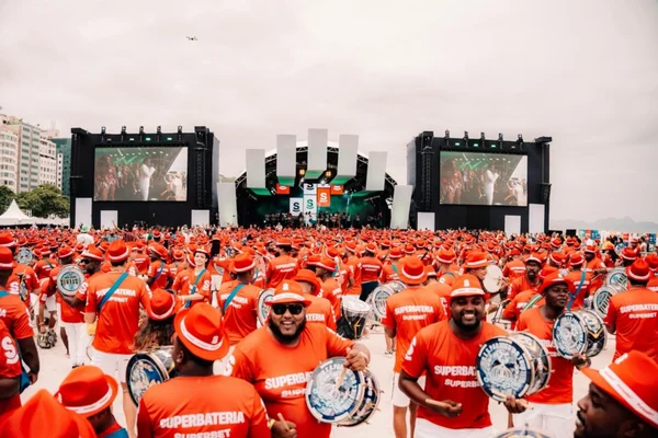 Superbateria com 1.200 ritmistas entra para o Guinness World Records no Rio