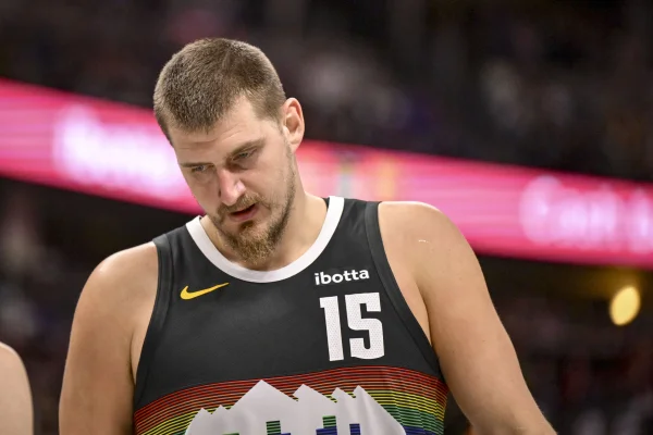 Foto colorida de Jokic, dos Nuggets - Metrópoles