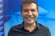 Luizão posa sorridente para as redes sociais Luizão posa sorridente para as redes sociais