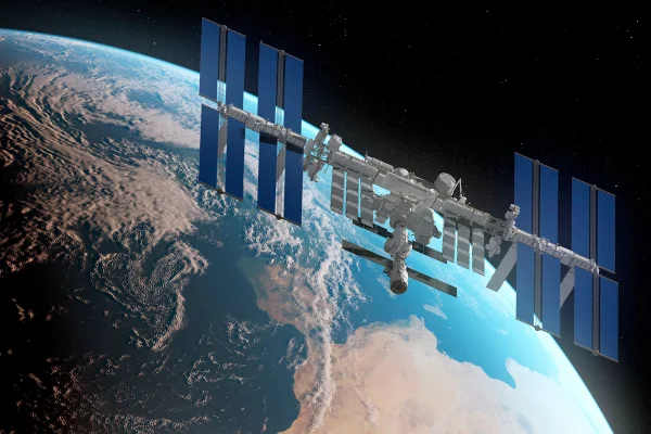 Ilustração colorida da Estação Espacial Internacional (ISS) - Metrópoles espaço