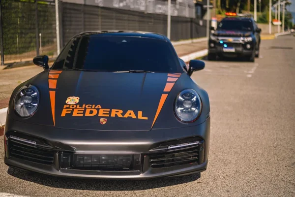 Vídeo: PF transforma Porsche de traficante em viatura oficial de luxo