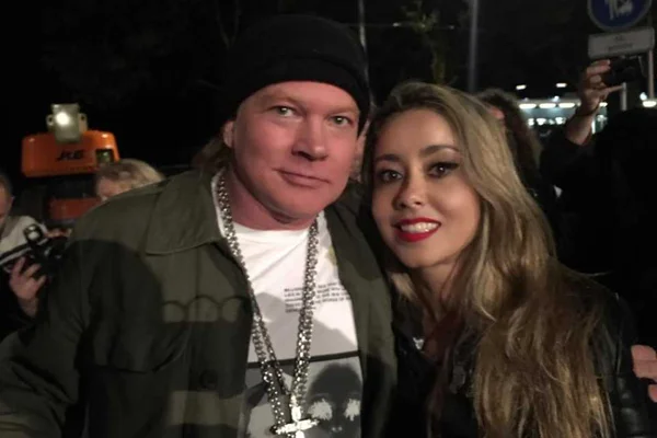 Brasileira conta detalhes de romance que prima viveu com Axl Rose