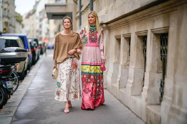 Looks em floral no street style