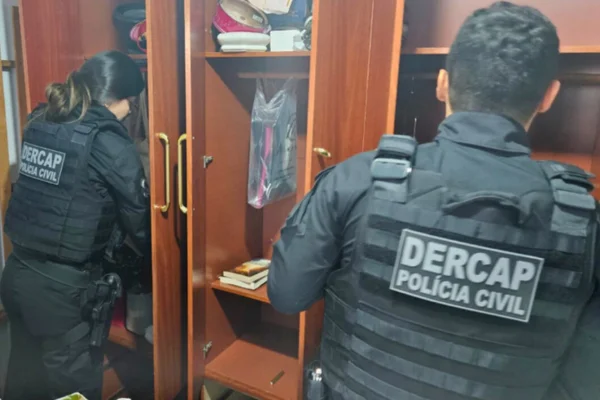 Com diploma falso de professor, homem cobra Estado por horas extras