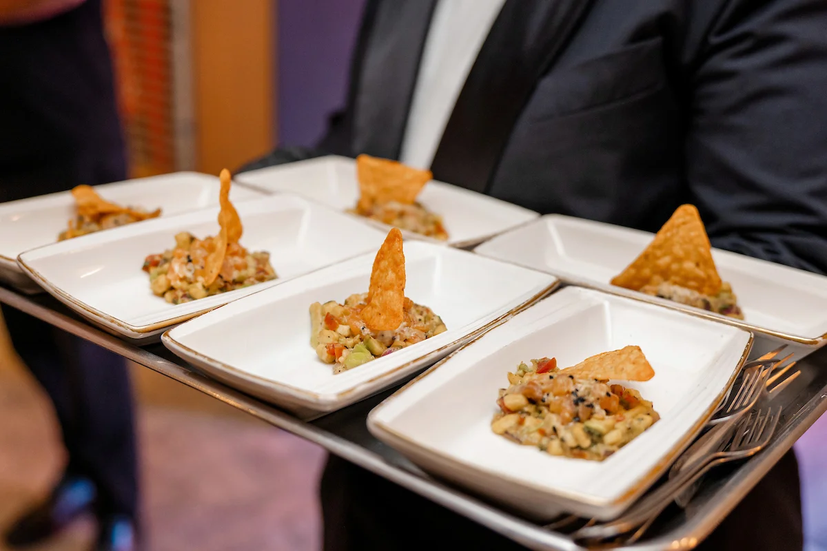 Buffet trouxe opções diversas para os convidados Buffet trouxe opções diversas para os convidados