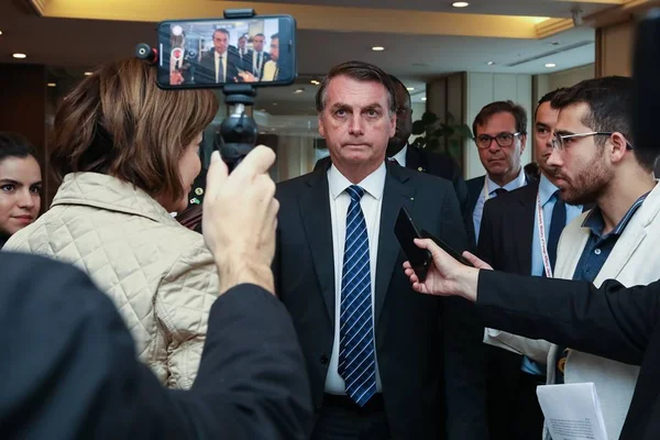 Bolsonaro retira exigência de visto para turistas do Catar